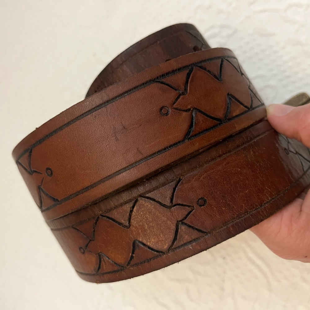 Vintage brown leather belt engraved C accent buckle - Picture 4 of 9